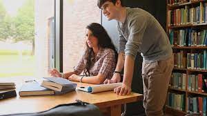 ¿Qué es mejor estudiar una segunda carrera o una maestría?